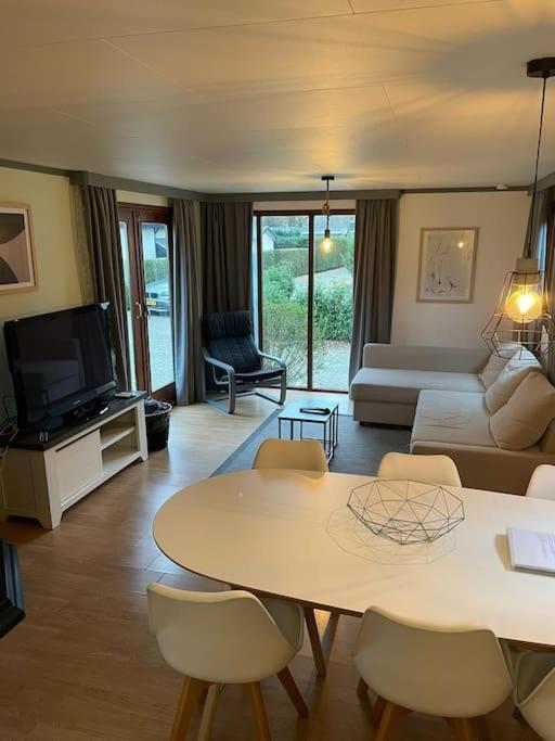 Gezellig Chalet Op De Prachtige Veluwe พุทเทิน ภายนอก รูปภาพ