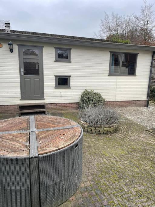 Gezellig Chalet Op De Prachtige Veluwe พุทเทิน ภายนอก รูปภาพ